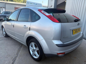 2007 Ford Focus 1.6 Titanium 5dr in Silver — image 4
