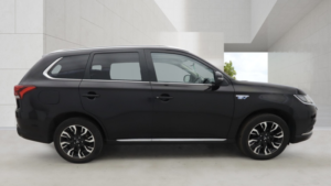 2017 Mitsubishi Outlander 2.0 H 12kwh 4h in Black — image 2