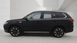 2017 Mitsubishi Outlander 2.0 H 12kwh 4h in Black — image 5