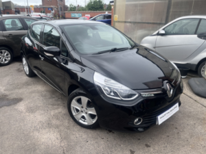 2013 Renault Clio 1.2 16v Dynamique Medianav in Black — image 2