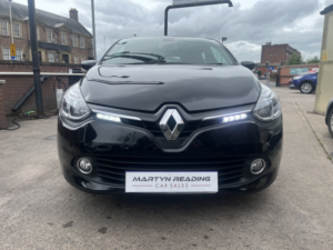 2013 Renault Clio 1.2 16v Dynamique Medianav in Black — image 4