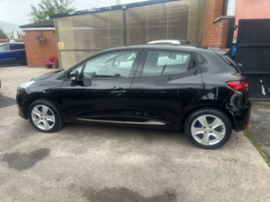 2013 Renault Clio 1.2 16v Dynamique Medianav in Black — image 6