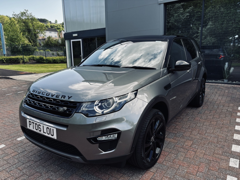 2017 Land Rover Discovery Sport 2.0 Sd4 Hse Black in Silver — image 1