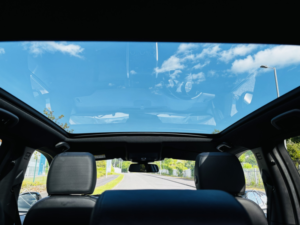 2017 Land Rover Discovery Sport 2.0 Sd4 Hse Black in Silver — image 3
