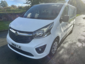 2018 Vauxhall Vivaro 1.6 Cdti 2900 Sportive 120 Lwb Eu6 Ulez in White — image 2
