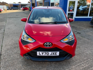 2021 Toyota Aygo 1.0 Vvt-I X-Play Hatchback 5dr Petrol X-Shift Euro 6 (safety Sense) (71 Ps) in Red — image 2
