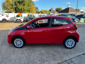 2021 Toyota Aygo 1.0 Vvt-I X-Play Hatchback 5dr Petrol X-Shift Euro 6 (safety Sense) (71 Ps) in Red — image 4