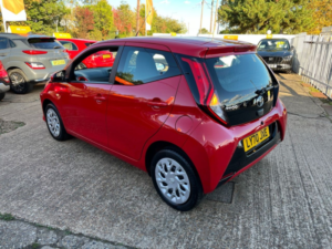 2021 Toyota Aygo 1.0 Vvt-I X-Play Hatchback 5dr Petrol X-Shift Euro 6 (safety Sense) (71 Ps) in Red — image 5