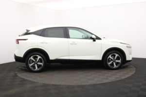 2022 Nissan Qashqai 1.3 Dig-T Mhev N-Connecta SUV 5dr Petrol Hybrid Manual Euro 6 (s/s) (140 Ps) in White — image 2