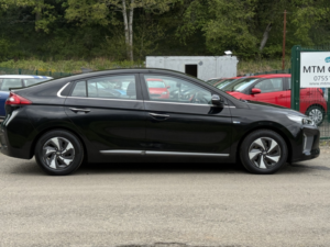 2017 Hyundai Ioniq 1.6 Ioniq Hev Prem Se 1.6 Gdi in Black — image 4