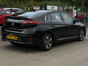 2017 Hyundai Ioniq 1.6 Ioniq Hev Prem Se 1.6 Gdi in Black — image 5