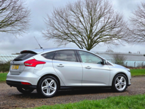 2017 Ford Focus 1.0t Ecoboost Titanium Euro 6 (s/s) 5dr in Silver — image 4