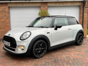 2017 MINI Hatch 1.5 Cooper Euro 6 (s/s) 3dr in Silver — image 3