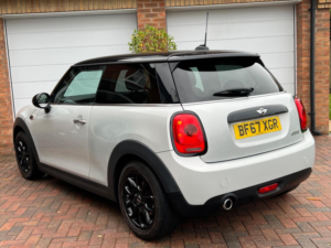 2017 MINI Hatch 1.5 Cooper Euro 6 (s/s) 3dr in Silver — image 4
