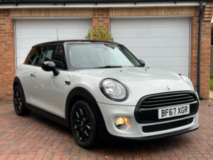 2017 MINI Hatch 1.5 Cooper Euro 6 (s/s) 3dr in Silver — image 5