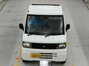 2004 Mitsubishi Minicab V Type in White — image 2