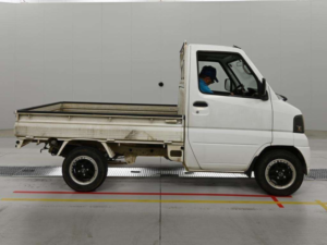2004 Mitsubishi Minicab V Type in White — image 5