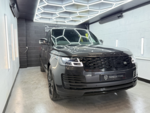 2019 Land Rover Range Rover 3.0 Sd V6 Vogue in Grey — image 4