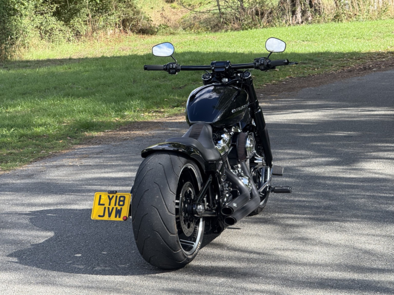 2018 Harley-Davidson Softail Fxbr Breakout in Black — image 1