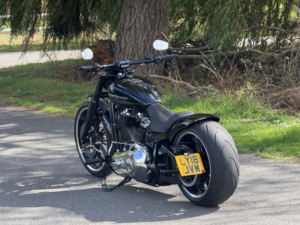 2018 Harley-Davidson Softail Fxbr Breakout in Black — image 2