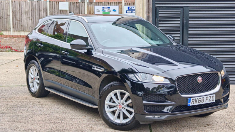 2018 Jaguar F-Pace 2.0 D165 Prestige Euro 6 (s/s) 5dr in Black — image 1