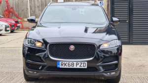 2018 Jaguar F-Pace 2.0 D165 Prestige Euro 6 (s/s) 5dr in Black — image 3