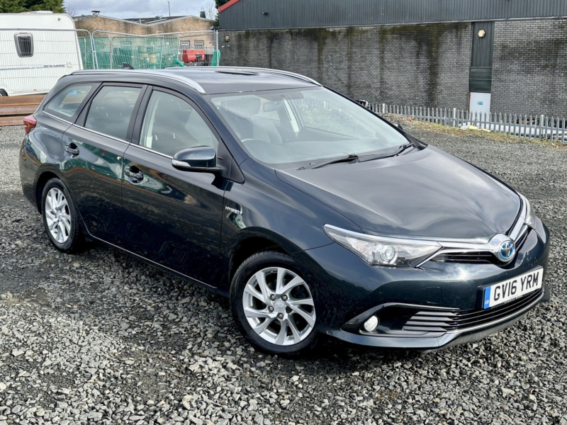 2016 Toyota Auris 1.8 Vvt-H Business Edition in Grey — image 1