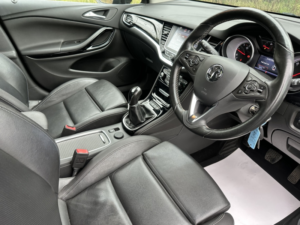 2016 Vauxhall Astra 1.6 Cdti Blueinjection Elite Nav in Black — image 3