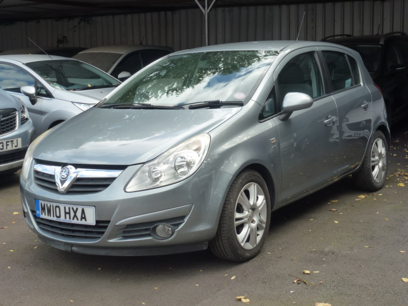 2010 Vauxhall Corsa 1.4i 16v Se Hatchback 5dr Petrol Automatic (a/c) (138 G/km, 99 Bhp) in Silver — image 1