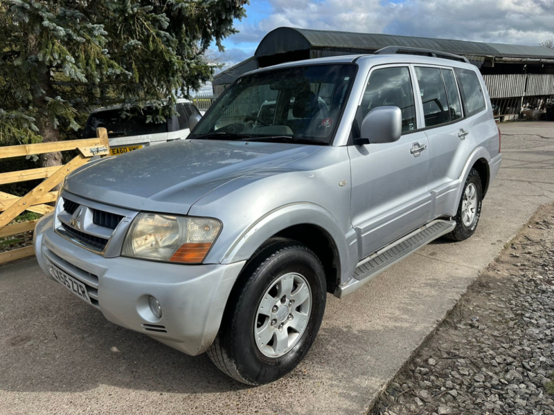 2005 Mitsubishi Shogun 3.2 Di-D Equippe in Silver — image 1