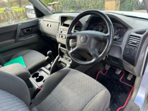 2005 Mitsubishi Shogun 3.2 Di-D Equippe in Silver — image 2