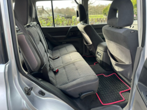 2005 Mitsubishi Shogun 3.2 Di-D Equippe in Silver — image 4