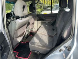 2005 Mitsubishi Shogun 3.2 Di-D Equippe in Silver — image 6