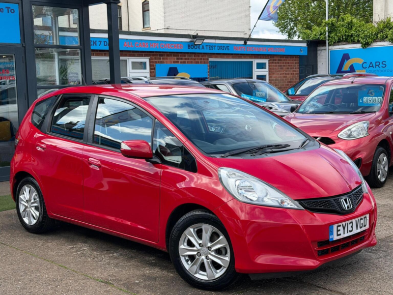 2013 Honda Jazz 1.4 I-Vtec Es Euro 5 5dr in Red — image 1
