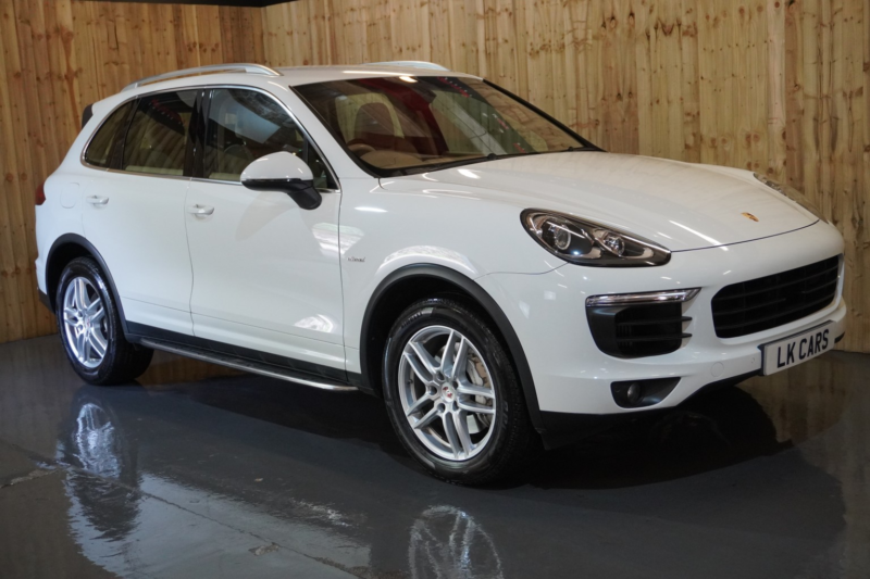 2016 Porsche Cayenne 4.2 Td V8 S in White — image 1