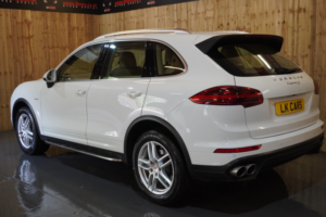 2016 Porsche Cayenne 4.2 Td V8 S in White — image 4