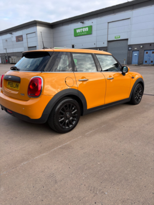 2015 MINI Hatch 1.2 One Hatchback 5dr Petrol Manual Euro 6 (s/s) (102 Ps) in Orange — image 5