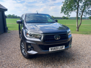 2019 Toyota Hilux 2.4 D-4d Invincible X in Grey — image 4