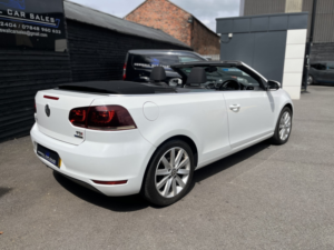 2012 Volkswagen Golf 1.6 Tdi Bluemotion Tech Se in White — image 3