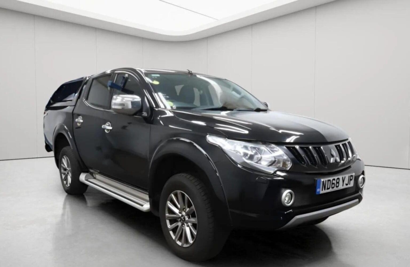 2019 Mitsubishi L200 2.4 Di-D Dc Barbarian 4WD Euro 6 4dr in Black — image 1