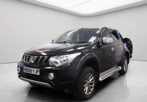 2019 Mitsubishi L200 2.4 Di-D Dc Barbarian 4WD Euro 6 4dr in Black — image 3