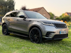 2018 Land Rover Range Rover Velar 2.0 D240 R-Dynamic Se Auto 4WD Euro 6 (s/s) 5dr in Silver — image 3