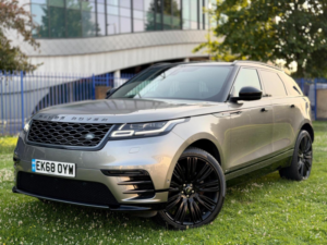 2018 Land Rover Range Rover Velar 2.0 D240 R-Dynamic Se Auto 4WD Euro 6 (s/s) 5dr in Silver — image 4
