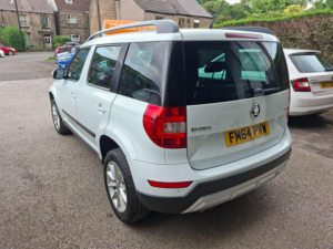 2015 Skoda Yeti 1.6 Tdi Greenline Ii Elegance Outdoor Euro 5 (s/s) 5dr in White — image 4