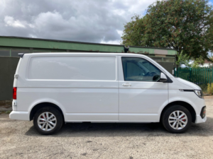 2021 Volkswagen Transporter 2.0 Tdi T30 Highline Fwd Swb Euro 6 (s/s) 5dr in White — image 4