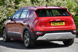 2023 Kia Niro 1.6h Gdi 2 SUV 5dr Petrol Hybrid Dct Euro 6 (s/s) (139 Bhp) in Red — image 3