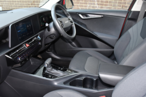 2023 Kia Niro 1.6h Gdi 2 SUV 5dr Petrol Hybrid Dct Euro 6 (s/s) (139 Bhp) in Red — image 4
