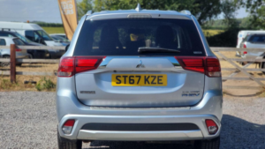 2017 Mitsubishi Outlander 2.0h 12kwh 4h CVT 4WD Euro 6 (s/s) 5dr in Silver — image 6