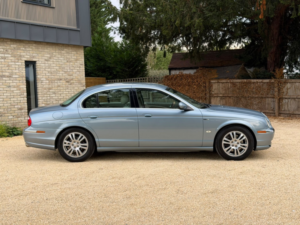 2004 Jaguar S-Type 4.2 V8 Se in Blue — image 2