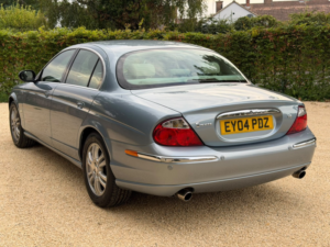 2004 Jaguar S-Type 4.2 V8 Se in Blue — image 4